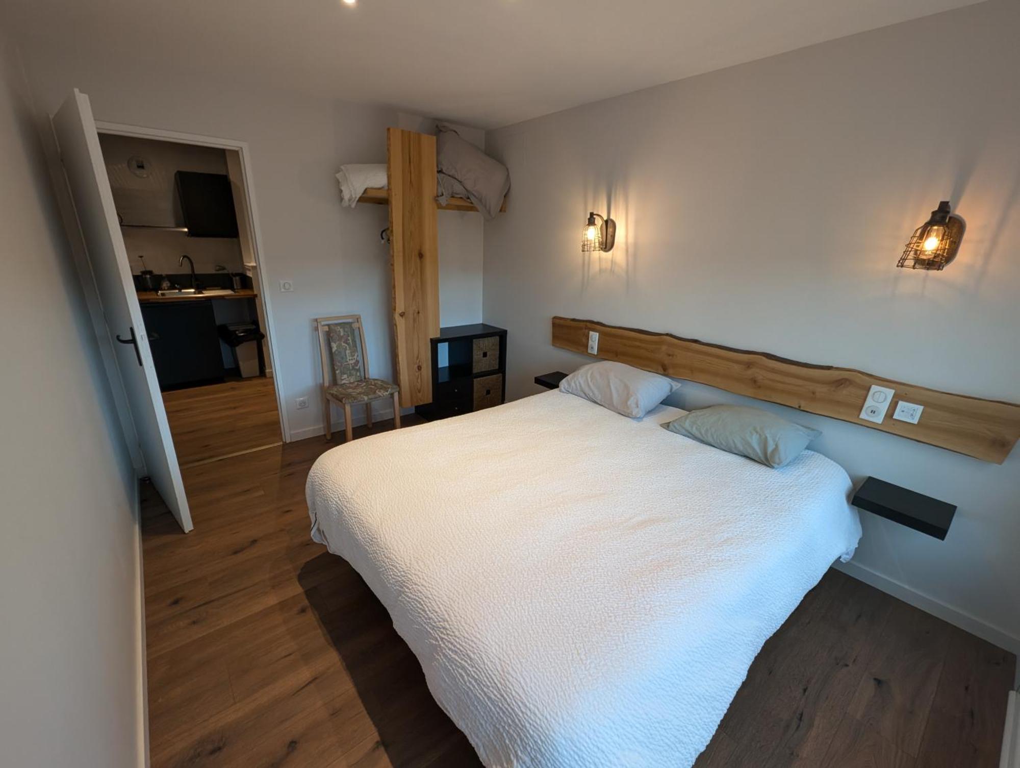 Logis Hotel Le Beau Site Chambon-sur-Lac Exterior foto