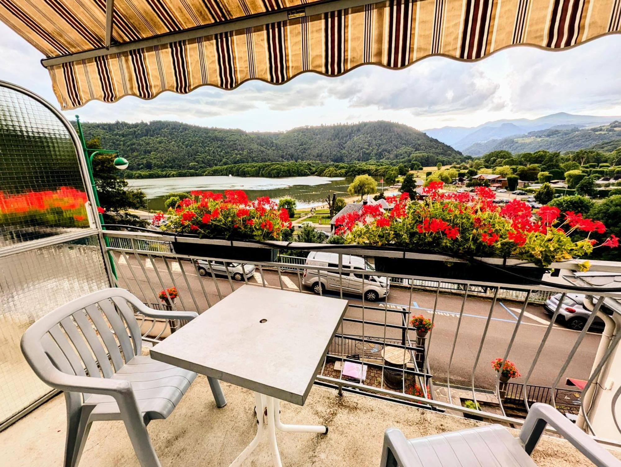 Logis Hotel Le Beau Site Chambon-sur-Lac Exterior foto