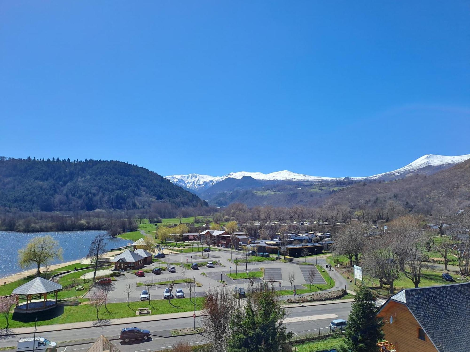 Logis Hotel Le Beau Site Chambon-sur-Lac Exterior foto